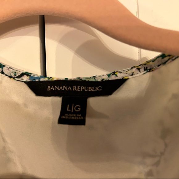 Banana Republic short sleeve wrap blouse - Picture 3 of 4